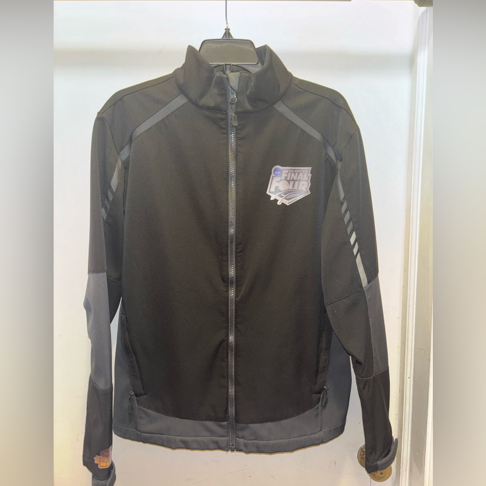 2014 NCAA FINAL FOUR men’s basketball zip up jacket.